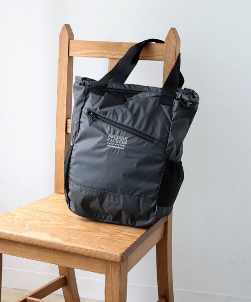 merrier BEAMS(メリアビームス)の「FREDRIK PACKERS / 70D 2Way BACK PACK(バックパック/リュック・レディース・チャコールグレー・FREE)」の2枚目の写真