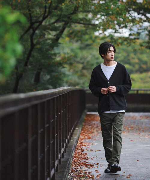 BEAMS(ビームス)の「BEAMS / ポリエステル イージー ニット カーディガン(カーディガン/ボレロ・メンズ・ブラック/ターコイズブルー・XL/S/L/M)」の4枚目の写真