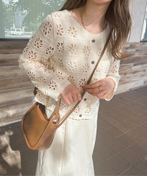 Ambre Ciel(アンブルシエル)の「花柄透かし編みカーディガン/【WEB/EC限定商品】(カーディガン/ボレロ・レディース・ブラック/ダークブラウン/アイボリー・FREE)」の5枚目の写真