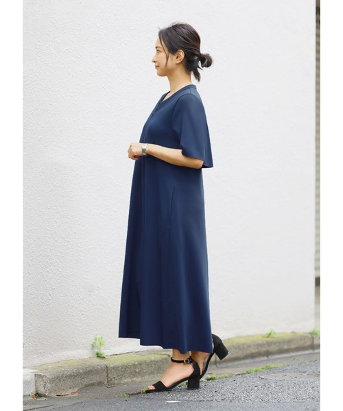 STYLE DELI(スタイルデリ)の「【Made in JAPAN】ラグジュアリー背面フリルワンピース(ワンピース・レディース・ブラック/ダークブルー・01/02)」の4枚目の写真