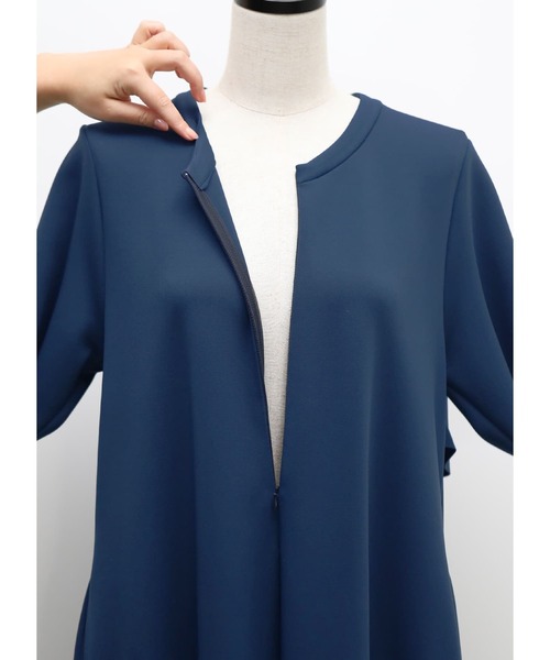 STYLE DELI(スタイルデリ)の「【Made in JAPAN】ラグジュアリー背面フリルワンピース(ワンピース・レディース・ブラック/ダークブルー・01/02)」の9枚目の写真