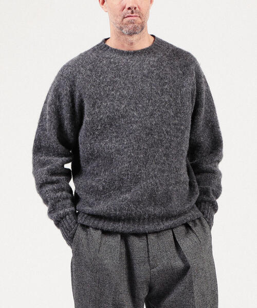 TOMORROWLAND （トゥモローランド）の「【別注】HARLEY×TOMORROWLAND ウール クルーネックプルオーバーニット（ニット/セーター・メンズ・チャコールグレー/キャメル/グリーン/レッド/ブルー・S/M）」の7枚目の写真