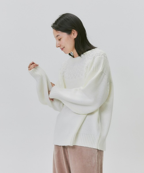 HONEYSUCKLE ROSE（ハニーサックルローズ）の「【HONEYSUCKLE ROSE】バルキーニットプルオーバー（ニット/セーター・レディース・オフホワイト/ブルー/ピンク・M/L）」の2枚目の写真