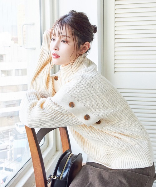 ボタンポイントスリーブ ニット（ニット/セーター）｜Isn't She?（イズントシー）