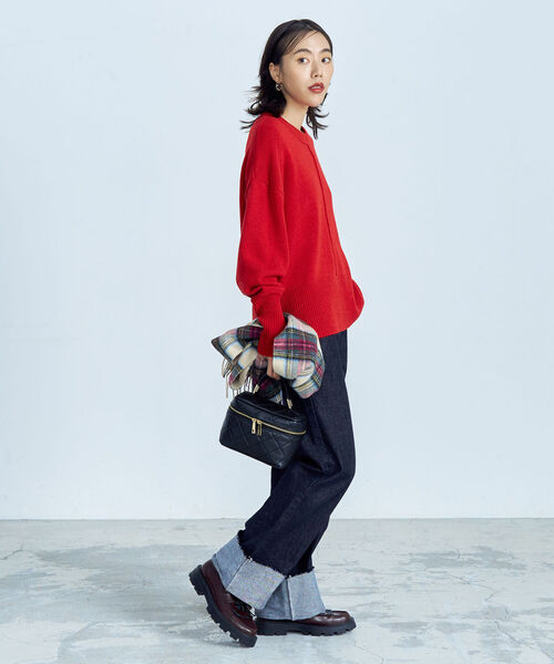 fredy emue(フレディエミュ)の「【カラー展開豊富】アウトリンキング配色ニット(ニット/セーター・レディース・グレー/ブルー/オフホワイト/ブラック/レッド・38)」の12枚目の写真