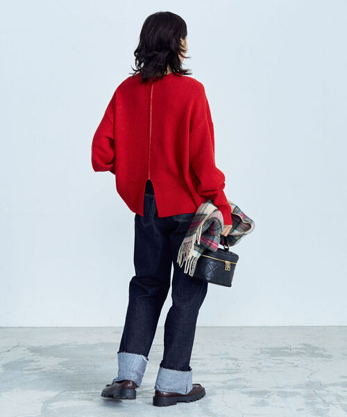 fredy emue(フレディエミュ)の「【カラー展開豊富】アウトリンキング配色ニット(ニット/セーター・レディース・グレー/ブルー/オフホワイト/ブラック/レッド・38)」の13枚目の写真