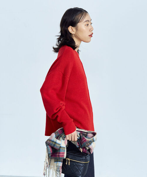 fredy emue(フレディエミュ)の「【カラー展開豊富】アウトリンキング配色ニット(ニット/セーター・レディース・グレー/ブルー/オフホワイト/ブラック/レッド・38)」の16枚目の写真