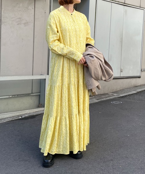 Omekashi(オメカシ)の「プリントティアードワンピース(ワンピース・レディース・ブラック/イエロー・36/38)」の7枚目の写真