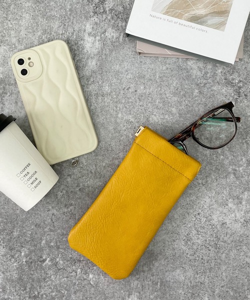 ALTROSE（アルトローズ）の「縦型 めがねケース 合成皮革 ばね口 グラスケース（メガネ・レディース・ブラック/オフホワイト/ブルー/ピンク/マスタード・FREE）」の9枚目の写真