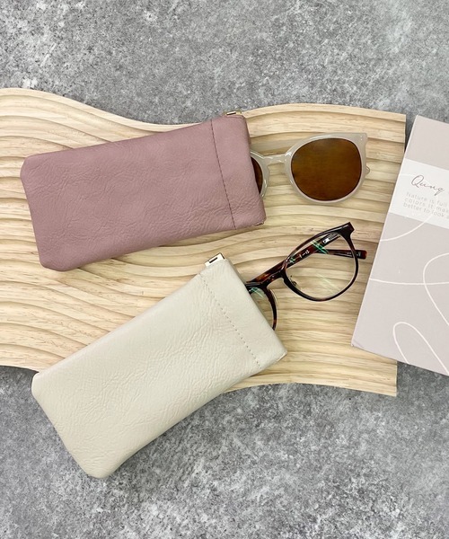 ALTROSE（アルトローズ）の「縦型 めがねケース 合成皮革 ばね口 グラスケース（メガネ・レディース・ブラック/オフホワイト/ブルー/ピンク/マスタード・FREE）」の18枚目の写真