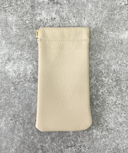 ALTROSE（アルトローズ）の「縦型 めがねケース 合成皮革 ばね口 グラスケース（メガネ・レディース・ブラック/オフホワイト/ブルー/ピンク/マスタード・FREE）」の17枚目の写真