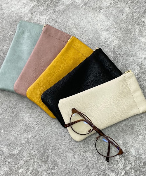 ALTROSE（アルトローズ）の「縦型 めがねケース 合成皮革 ばね口 グラスケース（メガネ・レディース・ブラック/オフホワイト/ブルー/ピンク/マスタード・FREE）」の21枚目の写真