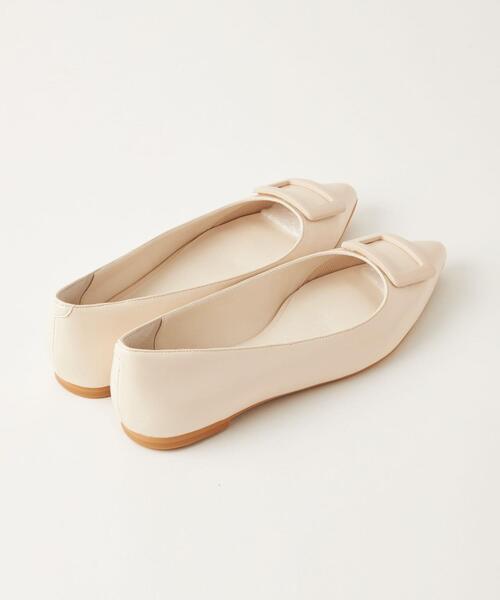 green label relaxing(グリーンレーベルリラクシング)の「ポインテッド バックル フラットシューズ -晴雨兼用-(パンプス・レディース・ブラック/オフホワイト/シルバー/ケリー/ベージュ・22.5cm/23.5cm/23cm/24.5cm/25cm/24cm)」の14枚目の写真