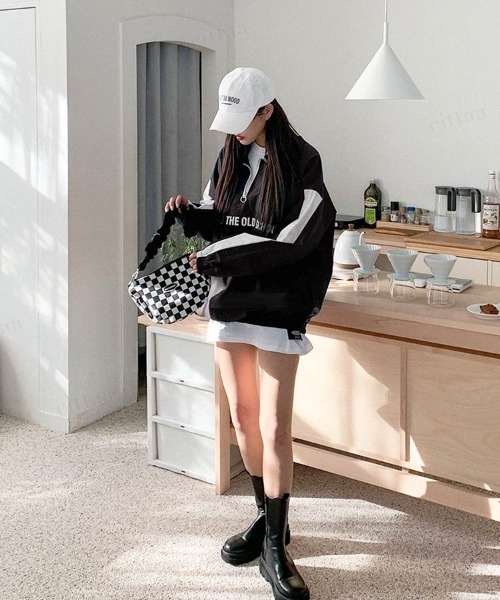 Dalfwin(ダールフィン)の「韓国ファッションBACKロゴハーフジップトラックジャケットブルゾン(ブルゾン・レディース・ブラック/ネイビー/カーキ・FREE)」の18枚目の写真