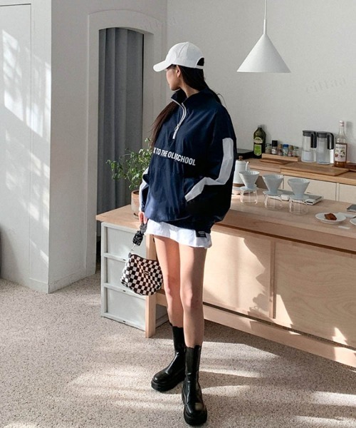 Dalfwin(ダールフィン)の「韓国ファッションBACKロゴハーフジップトラックジャケットブルゾン(ブルゾン・レディース・ブラック/ネイビー/カーキ・FREE)」の10枚目の写真