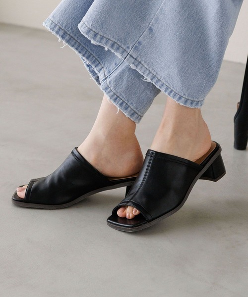 LEPSIM（レプシィム）の「ストレッチローヒールミュール　192253（サンダル・レディース・ブラック/アイボリー・MEDIUM/LARGE）」の2枚目の写真