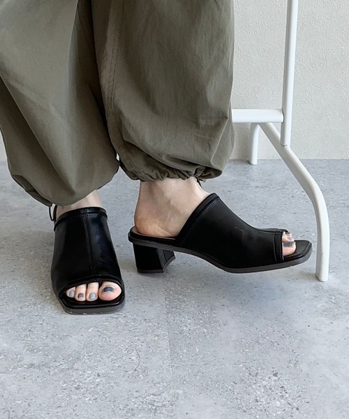 LEPSIM（レプシィム）の「ストレッチローヒールミュール　192253（サンダル・レディース・ブラック/アイボリー・MEDIUM/LARGE）」の22枚目の写真