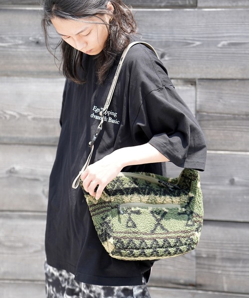 WEEKEND(ER)（ウィークエンダー）の「WEEKEND(ER) ウィークエンダー フリースバッグ（ショルダーバッグ・メンズ・マルチ/ナチュラル・FREE）」の3枚目の写真