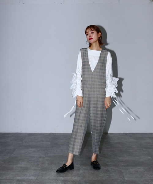 HERENCIA(ヘレンチア)の「ショルダーカットオフ グレンチェック Vネック テーパード サロペット(サロペット/オーバーオール・レディース・グレー系その他/ブラウン系その他・FREE)」の4枚目の写真