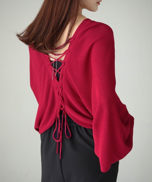 cheriella（シェリエラ）の「【cheriella】WEB限定バックレースアップドルマンカーディガン WEB LIMITED BACK LACE-UP DOLMAN CARDIGAN（カーディガン/ボレロ・レディース・ブルー/アイボリー/ブラック/ワインレッド・M）」の4枚目の写真