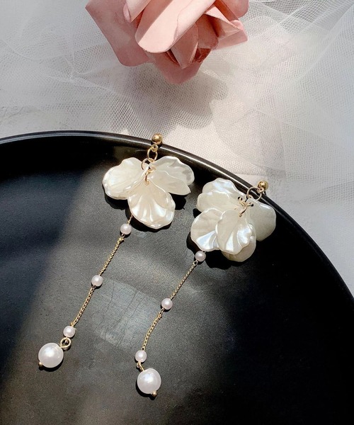 セール】貝殻の花びらフリンジパールのピアス（ピアス（両耳用