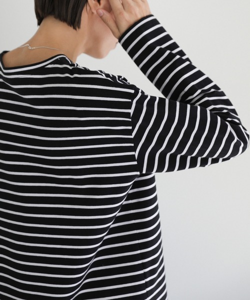 select MOCA(セレクトモカ)の「ストレッチボーダールーズロンT(Tシャツ/カットソー・レディース・ブラック/ブラウン/ブルー/ベージュ・FREE)」の17枚目の写真