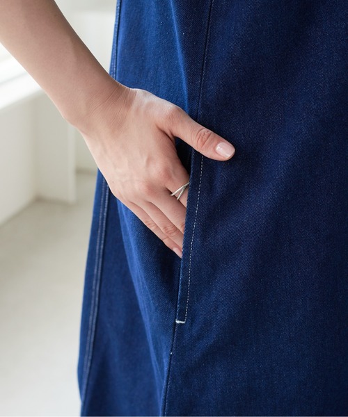 ECRIRE（エクリール）の「ランタンスリーブ デニムワンピース（ワンピース・レディース・ネイビー/ブラック・M）」の10枚目の写真