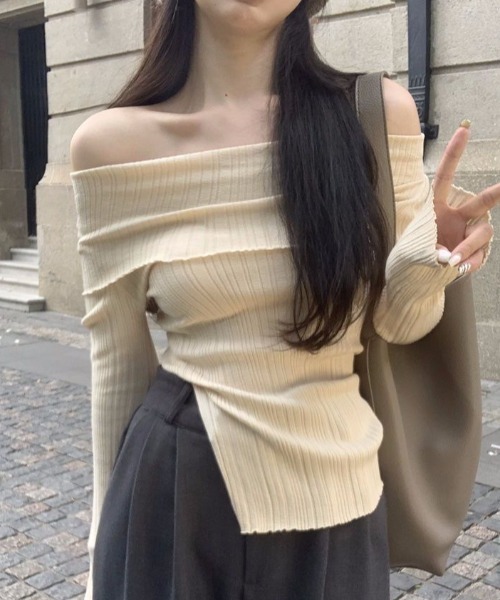 deux amour(ドゥーザムール)の「ランダムテレコオフショルトップス(Tシャツ/カットソー・レディース・ベージュ/ブラック・FREE)」の11枚目の写真