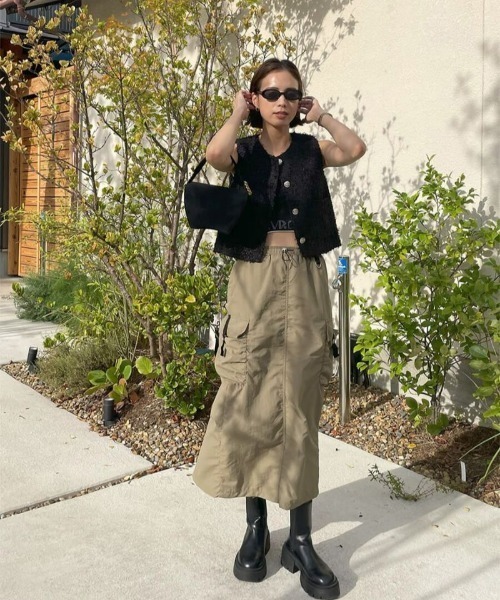 ISOOK(アイスー)の「ナイロンカーゴスカート(ai select) / カーゴスカート ナロースカート ナイロンスカート(スカート・レディース・カーキ・FREE)」の2枚目の写真