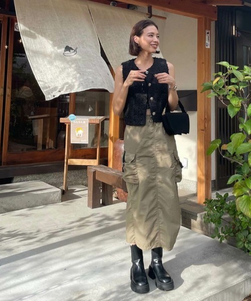 ISOOK(アイスー)の「ナイロンカーゴスカート(ai select) / カーゴスカート ナロースカート ナイロンスカート(スカート・レディース・カーキ・FREE)」の3枚目の写真