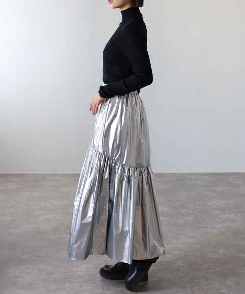 r.（アールドット）の「メタリックタフタギャザーフレアスカート（スカート・レディース・シルバー/ゴールド/ブラック・FREE）」の9枚目の写真