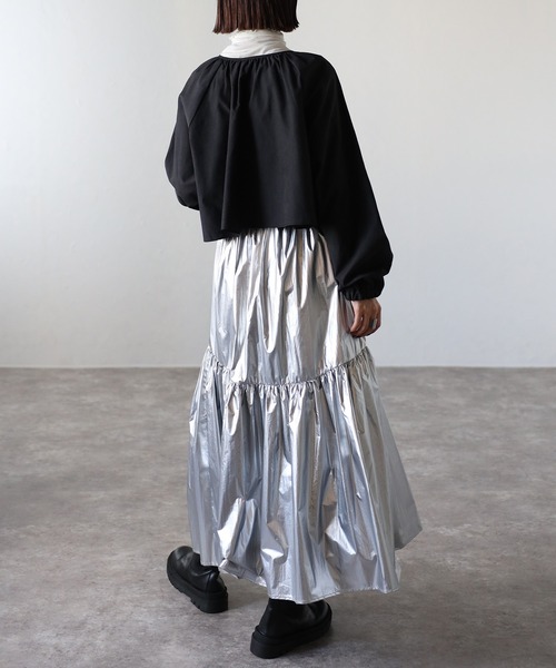 r.（アールドット）の「メタリックタフタギャザーフレアスカート（スカート・レディース・シルバー/ゴールド/ブラック・FREE）」の12枚目の写真