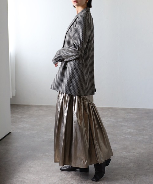 r.（アールドット）の「メタリックタフタギャザーフレアスカート（スカート・レディース・シルバー/ゴールド/ブラック・FREE）」の14枚目の写真