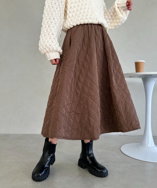 un+frame（アンフレーム）の「quilting skirt／キルティングフレアスカート（スカート・レディース・ブラック/カーキ/ホワイト/ブラウン・FREE）」の4枚目の写真