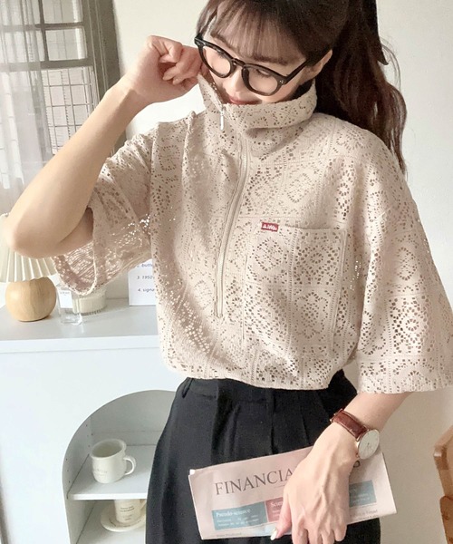 Java（ジャバ）の「【JaVaコラボ】きれいめカジュアルのスタイリング叶う。パネルレースハーフジップ半袖プルオーバー（シャツ/ブラウス・レディース・チャコールグレー/アイボリー/グレイッシュベージュ・X-LARGE/SMALL/MEDIUM/LARGE）」の6枚目の写真