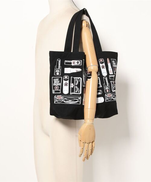 MARY QUANT（マリークワント）の「キャンバスラメプリントコスメ