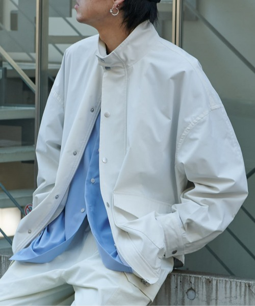 COLONY 2139（コロニートゥーワンスリーナイン）の「ストレッチスタンドブルゾン（ブルゾン・メンズ・ブラック/アイボリー・MEDIUM/LARGE）」の2枚目の写真