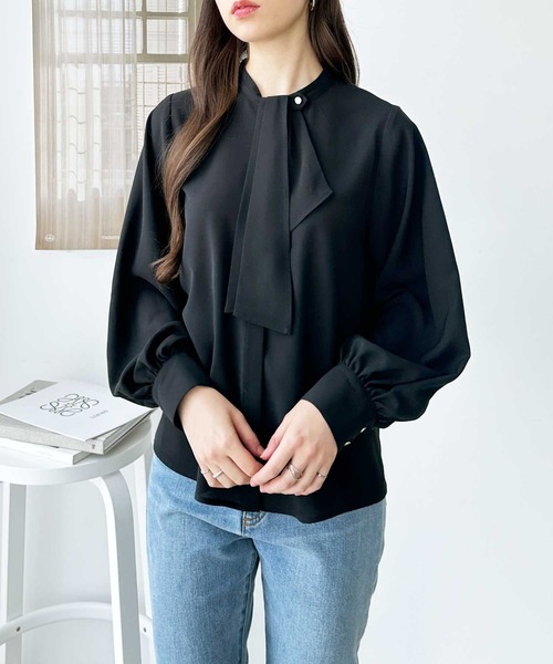 GeeRA(ジーラ)の「2WAYドレープスカーフタイブラウス(シャツ/ブラウス・レディース・ベージュ/アイボリー/ブラック/ブルー・MEDIUM/LARGE)」の6枚目の写真