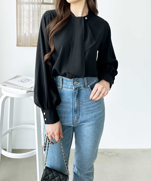 GeeRA(ジーラ)の「2WAYドレープスカーフタイブラウス(シャツ/ブラウス・レディース・ベージュ/アイボリー/ブラック/ブルー・MEDIUM/LARGE)」の8枚目の写真