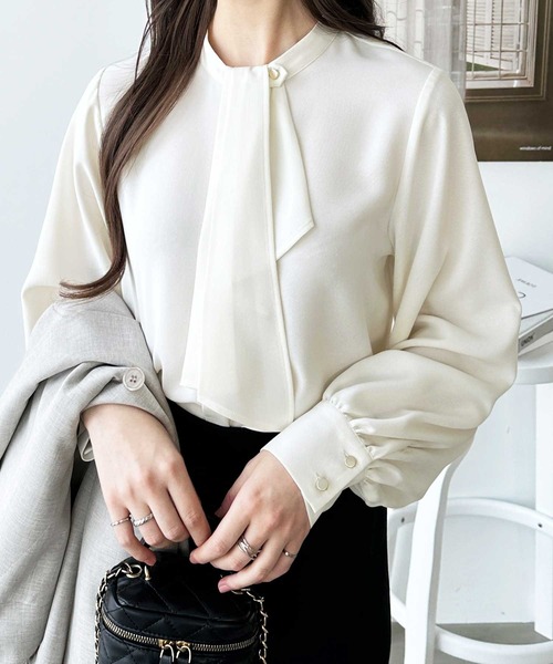 GeeRA(ジーラ)の「2WAYドレープスカーフタイブラウス(シャツ/ブラウス・レディース・ベージュ/アイボリー/ブラック/ブルー・MEDIUM/LARGE)」の20枚目の写真