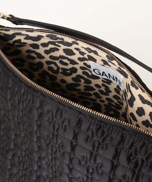 GANNI（ガニー）の「【GANNI】BUTTERFLY MEDIUM POUCH SATIN（ハンドバッグ・レディース・ブラック・FREE）」の14枚目の写真