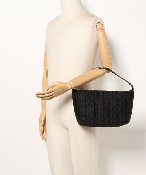 GANNI（ガニー）の「【GANNI】BUTTERFLY MEDIUM POUCH SATIN（ハンドバッグ・レディース・ブラック・FREE）」の13枚目の写真