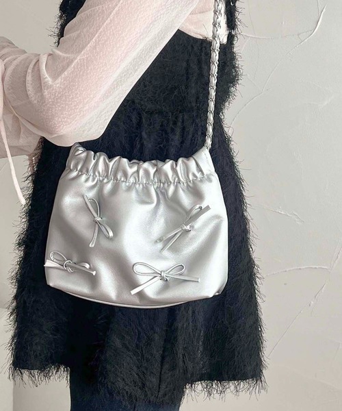 apres jour clair（アプレジュールクレア）の「【apres jour clair×ARIAZ】リボン付きチェーンバッグ（ショルダーバッグ・レディース・シルバー/アイボリー/ブラック・FREE）」の3枚目の写真