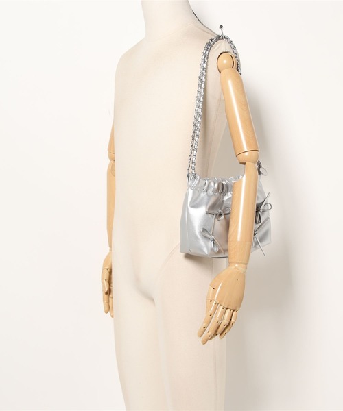 apres jour clair（アプレジュールクレア）の「【apres jour clair×ARIAZ】リボン付きチェーンバッグ（ショルダーバッグ・レディース・シルバー/アイボリー/ブラック・FREE）」の6枚目の写真