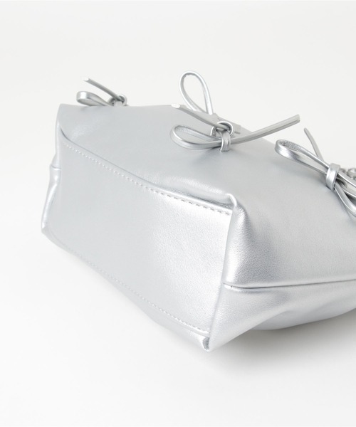 apres jour clair（アプレジュールクレア）の「【apres jour clair×ARIAZ】リボン付きチェーンバッグ（ショルダーバッグ・レディース・シルバー/アイボリー/ブラック・FREE）」の7枚目の写真