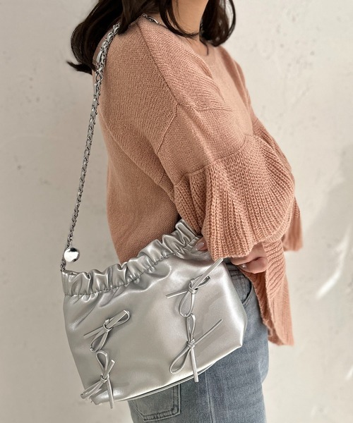 apres jour clair（アプレジュールクレア）の「【apres jour clair×ARIAZ】リボン付きチェーンバッグ（ショルダーバッグ・レディース・シルバー/アイボリー/ブラック・FREE）」の14枚目の写真