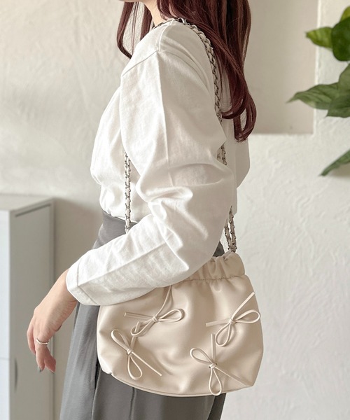 apres jour clair（アプレジュールクレア）の「【apres jour clair×ARIAZ】リボン付きチェーンバッグ（ショルダーバッグ・レディース・シルバー/アイボリー/ブラック・FREE）」の18枚目の写真