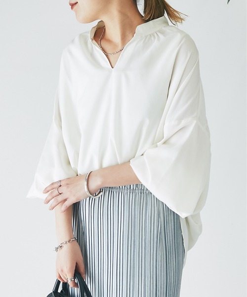 un dix cors（アンディコール）の「スキッパーバックギャザーブラウス（シャツ/ブラウス・レディース・グリーン/チャコールグレー/アイボリー・FREE）」の2枚目の写真