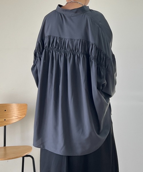 un dix cors（アンディコール）の「スキッパーバックギャザーブラウス（シャツ/ブラウス・レディース・グリーン/チャコールグレー/アイボリー・FREE）」の18枚目の写真