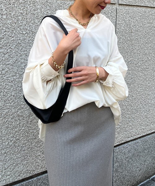 un dix cors（アンディコール）の「スキッパーバックギャザーブラウス（シャツ/ブラウス・レディース・グリーン/チャコールグレー/アイボリー・FREE）」の8枚目の写真